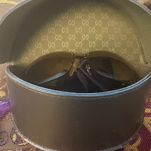 AUTHENTIC GUCCI SUNGLASSES - Picture 3 of 12